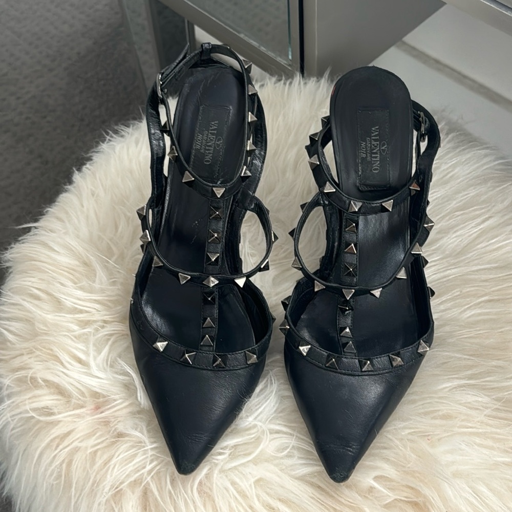 Valentino Garavani Rockstud Leather Pumps